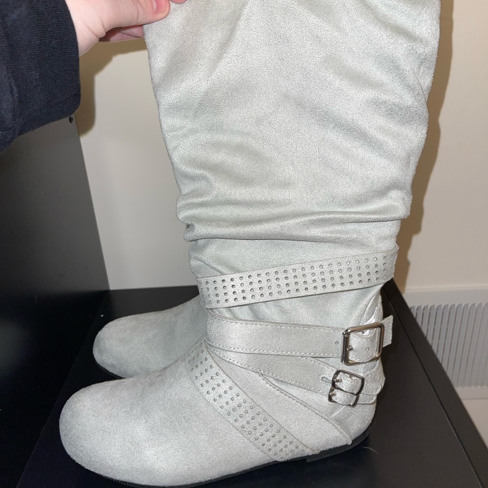 Girls size 2 boots